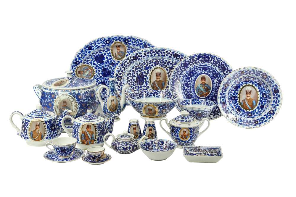 A MIXED SET OF COMMEMORATIVE BLUE AND WHITE PORCELAIN SERVICES MADE FOR THE PERSIAN MARKET Central A - Image 3 of 11