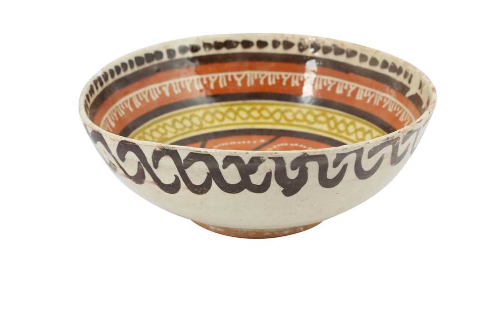 A SAMANID EARTHENWARE POTTERY BOWL Iran or Central Asia, 10th century - Image 2 of 3