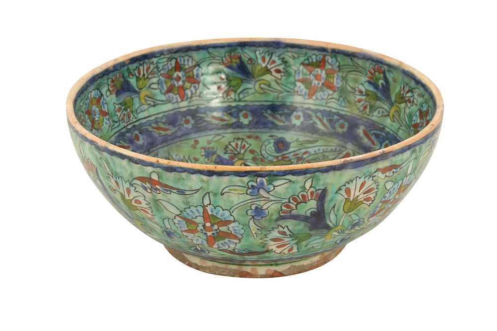 A LARGE PALESTINIAN IZNIK-STYLE POTTERY BOWL Jerusalem, Holy Land, Armenian potters, early 20th cent - Image 3 of 5