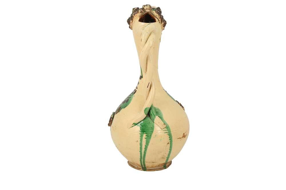 A LARGE GREEN-SPLASHED WHITE-GLAZED CANAKKALE POTTERY EWER Ottoman Turkey, 19th century - Image 2 of 8