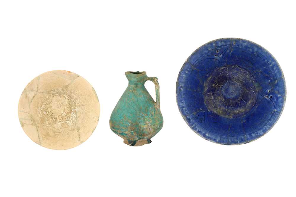 THREE PERSIAN POTTERY VESSELS Possibly Kashan, Iran, 12th - 13th century - Image 2 of 6