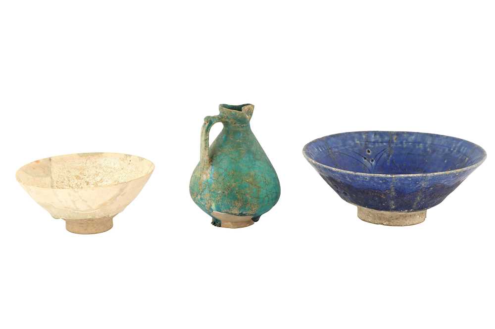 THREE PERSIAN POTTERY VESSELS Possibly Kashan, Iran, 12th - 13th century - Image 4 of 6