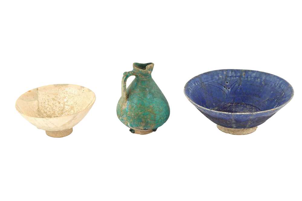 THREE PERSIAN POTTERY VESSELS Possibly Kashan, Iran, 12th - 13th century - Image 5 of 6