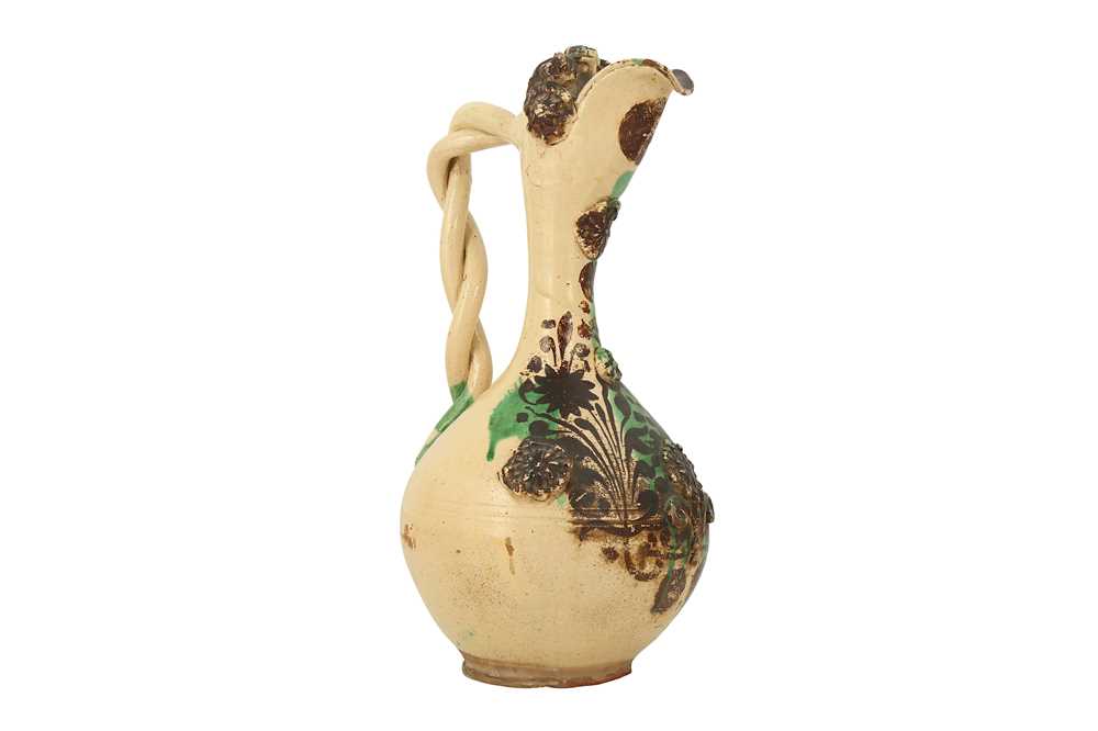 A LARGE GREEN-SPLASHED WHITE-GLAZED CANAKKALE POTTERY EWER Ottoman Turkey, 19th century - Image 4 of 8