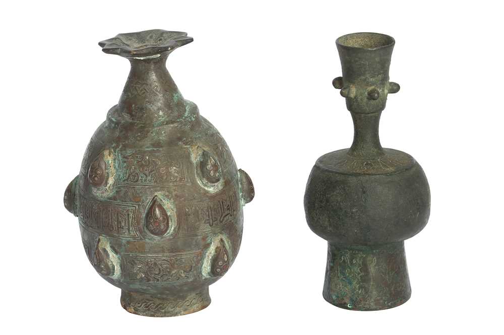 TWO SMALL ENGRAVED BRONZE VASES Possibly Khorasan, Eastern Iran, 11th - 12th century - Image 2 of 4