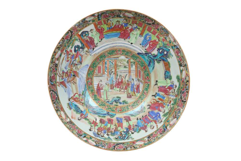 A LARGE CHINESE FAMILLE ROSE CANTON PUNCHBOWL. - Image 2 of 11