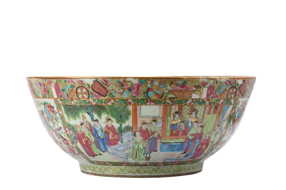 A LARGE CHINESE FAMILLE ROSE CANTON PUNCHBOWL.
