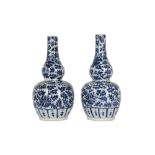 A PAIR OF CHINESE BLUE AND WHITE DOUBLE GOURD VASES.