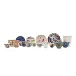 A COLLECTION OF CHINESE BOWLS, TEA CUPS AND SAUCERS.