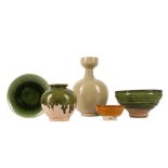 A COLLECTION OF CHINESE GLAZED CERAMICS.