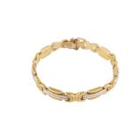 A 9 CARAT BI-COLOURED GOLD BRACELET