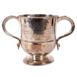 A George I silver loving cup, Hugh Arnett & Edward Pockock, London 1723,
