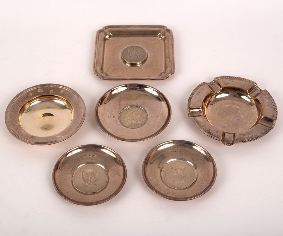 Six silver ashtrays, 20th Century, the largest 7.