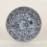 A Swatow plate decorated a phoenix, circa 1600, 26.