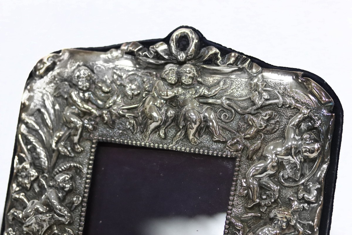 A silver photograph frame, M&LS, London 1991, of chinoiserie design, to take a photograph 16cm x - Image 2 of 3