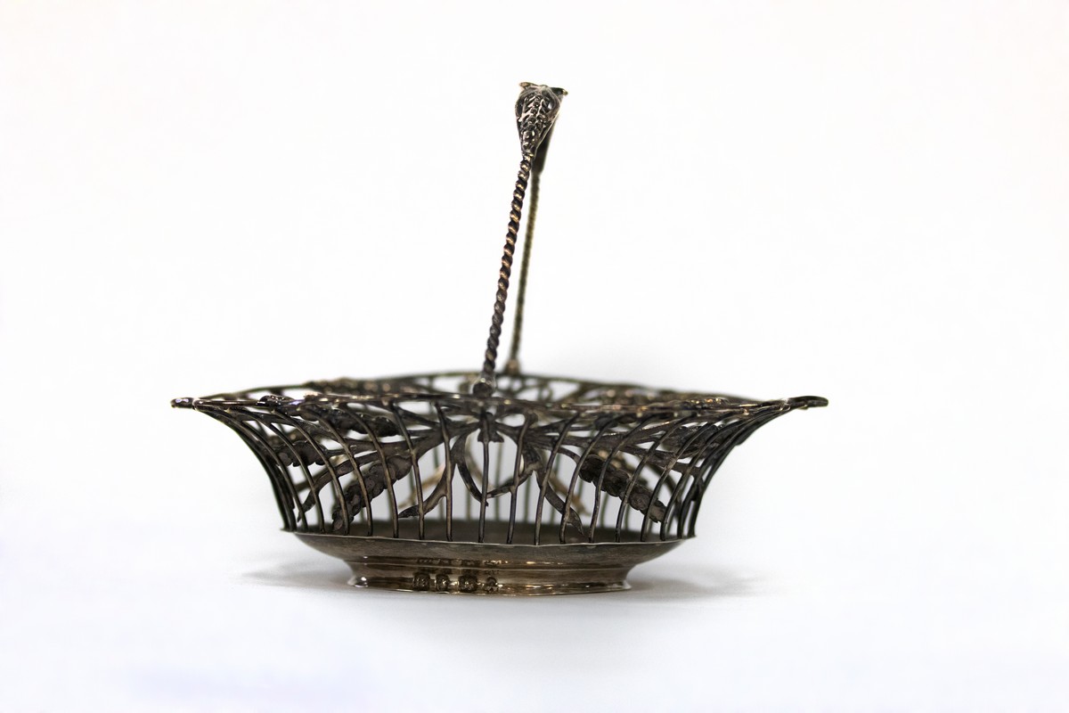 A George III swing-handled silver basket, probably John Henry Vere & William Lutwyche, London - Image 2 of 5