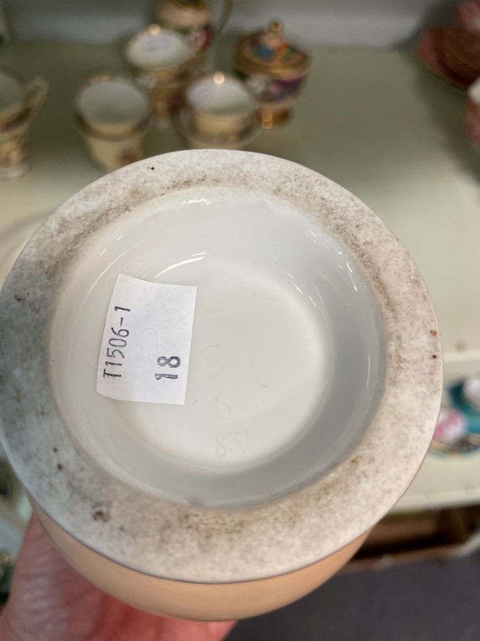 A Paris porcelain coffee pot, milk jug and sugar bowl, circa 1830, - Bild 6 aus 6