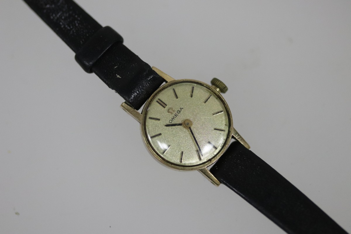 A lady's Omega 9ct gold cased wristwatch, circa 1970, inner case numbered 5115642, - Image 2 of 5