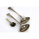 A George III silver caddy spoon with mother-of-pearl handle, Samuel Pemberton,
