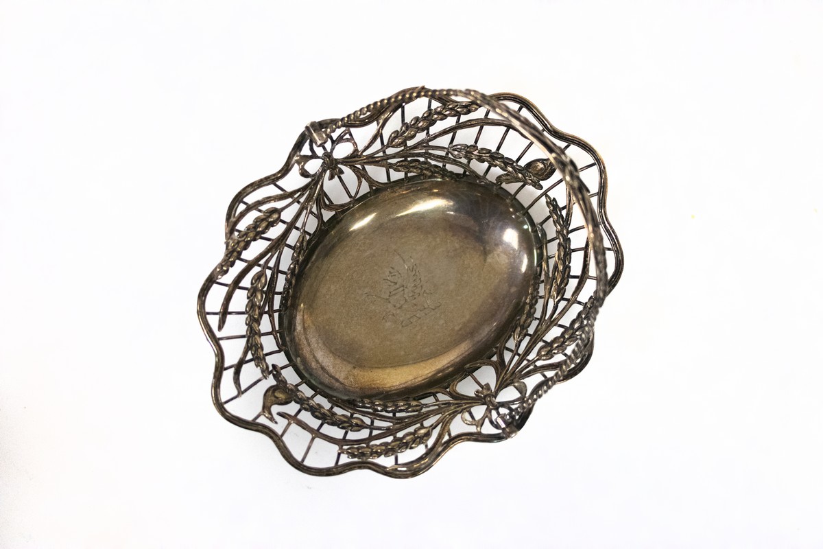 A George III swing-handled silver basket, probably John Henry Vere & William Lutwyche, London - Image 3 of 5