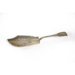 A George IV fiddle pattern silver fish slice, JW, London 1823, crested, 32cm long,