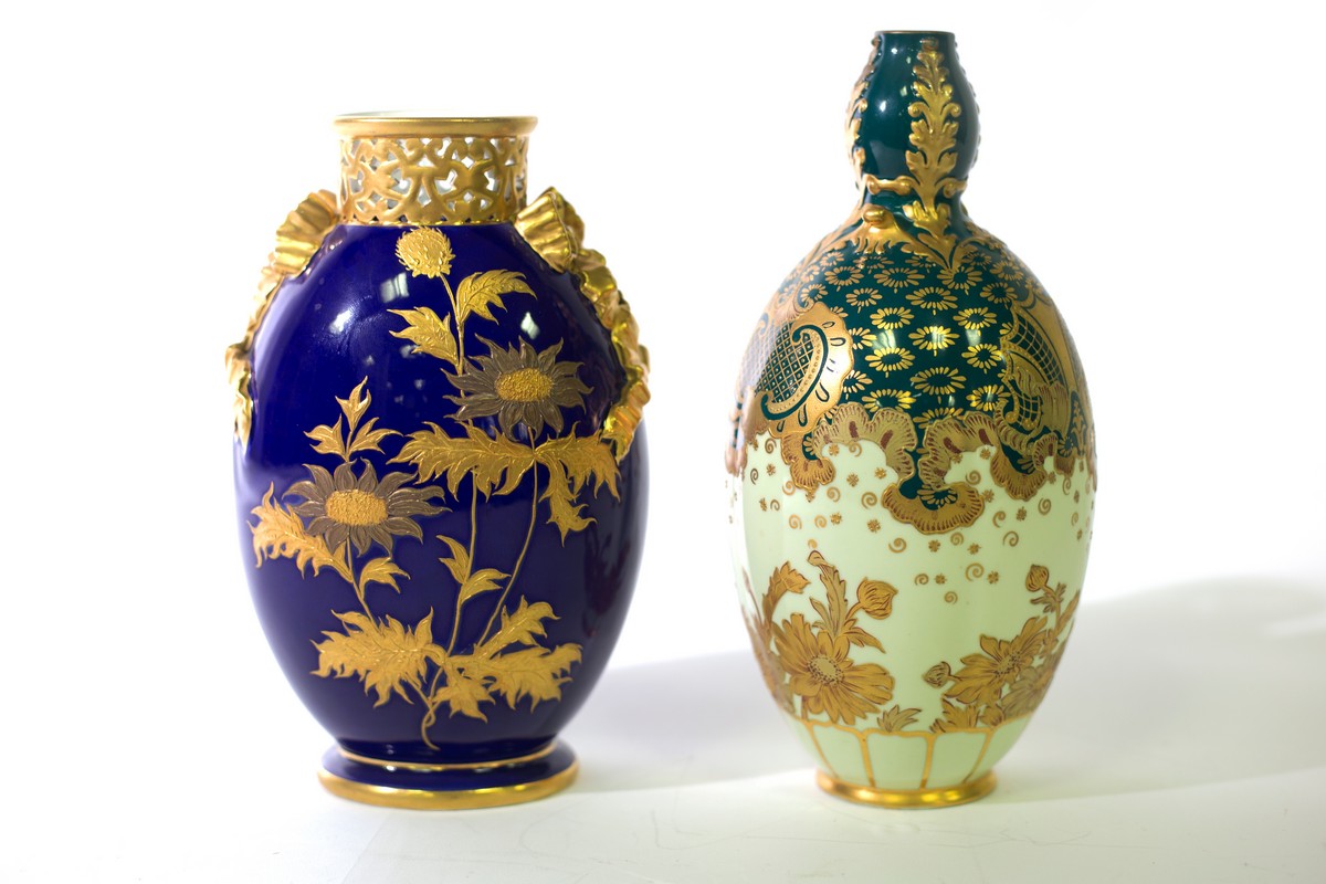 A Royal Crown Derby ovoid vase, 21cm high, and a Grainger's Worcester vase,