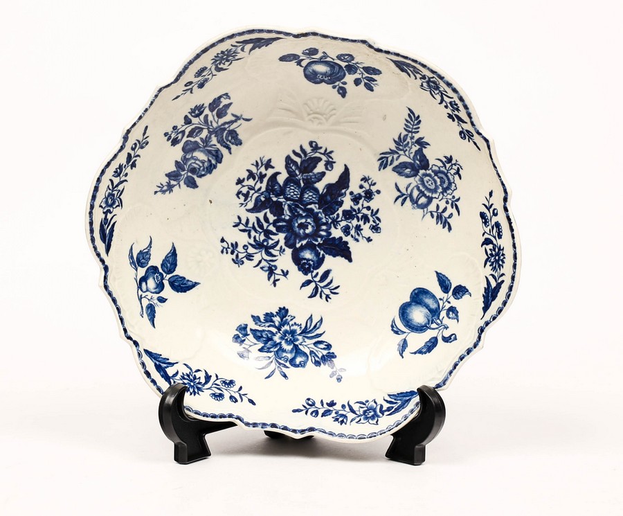 A Worcester pine cone pattern junket dish, circa 1770,