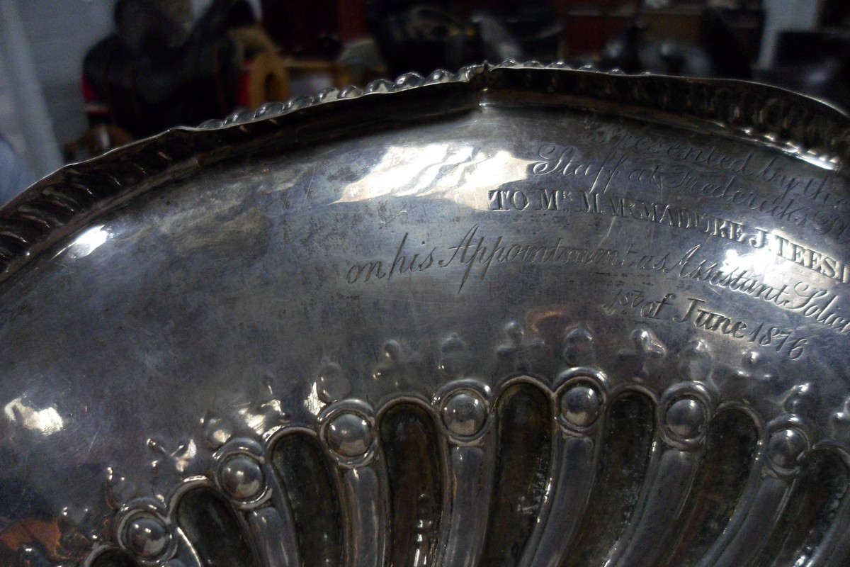 A Queen Anne silver dish, marks rubbed, formerly a footed salver, - Bild 7 aus 8