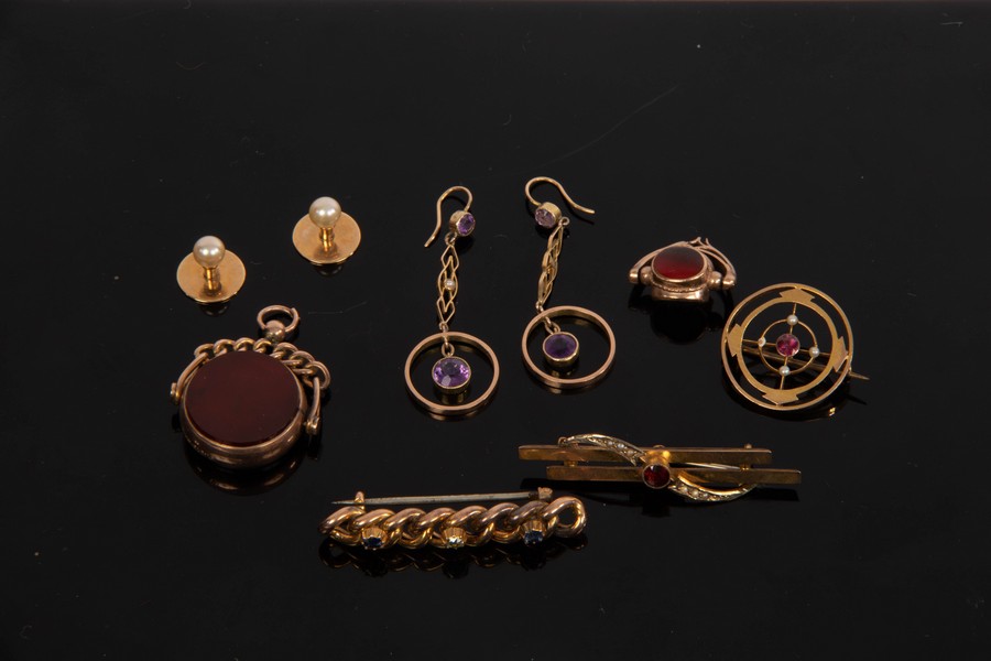 A quantity of gem set jewellery mainly in 9ct gold, including ear pendants, a bar brooch,