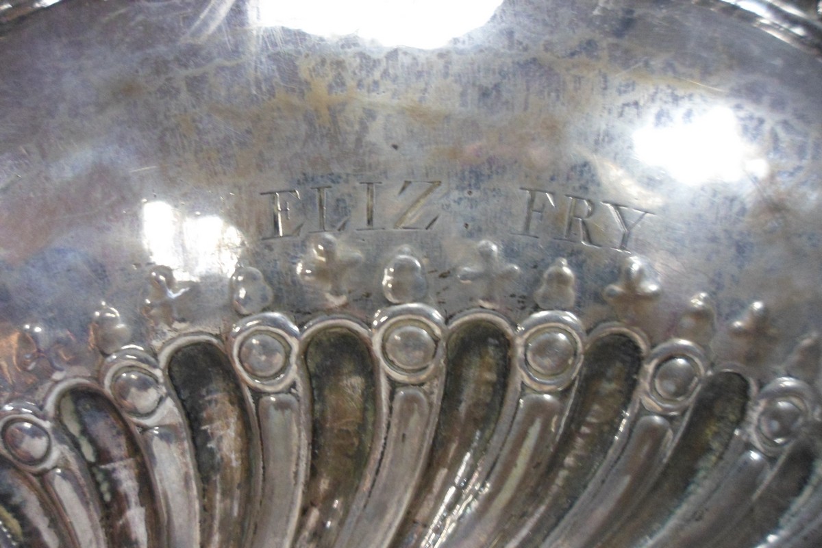 A Queen Anne silver dish, marks rubbed, formerly a footed salver, - Bild 4 aus 8