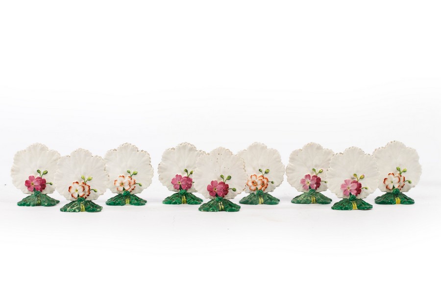 A collection of nine Brownfield leaf-shaped floral menu holders, - Bild 2 aus 4