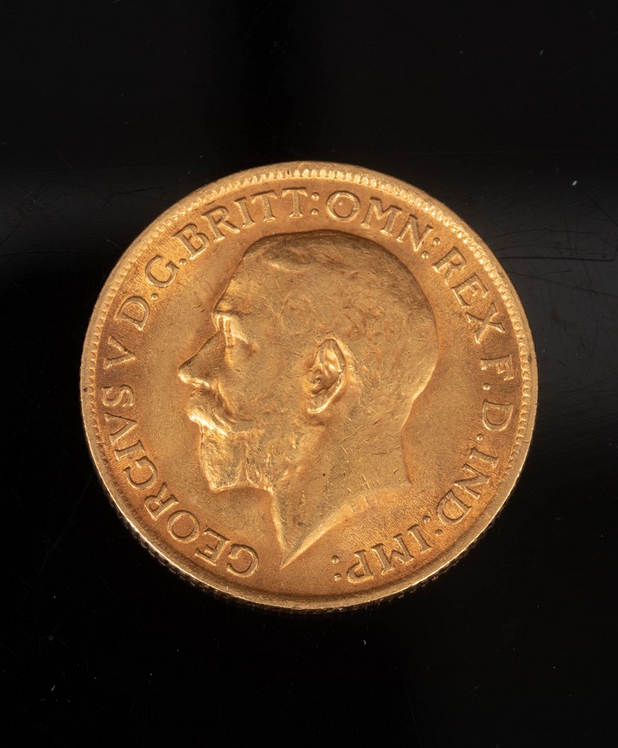 A George V gold sovereign, - Image 2 of 2