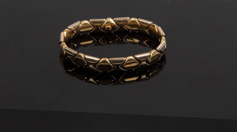 An 18ct bi-colour gold bracelet, of alternating diamond and hourglass links, 20cm long, - Bild 2 aus 2