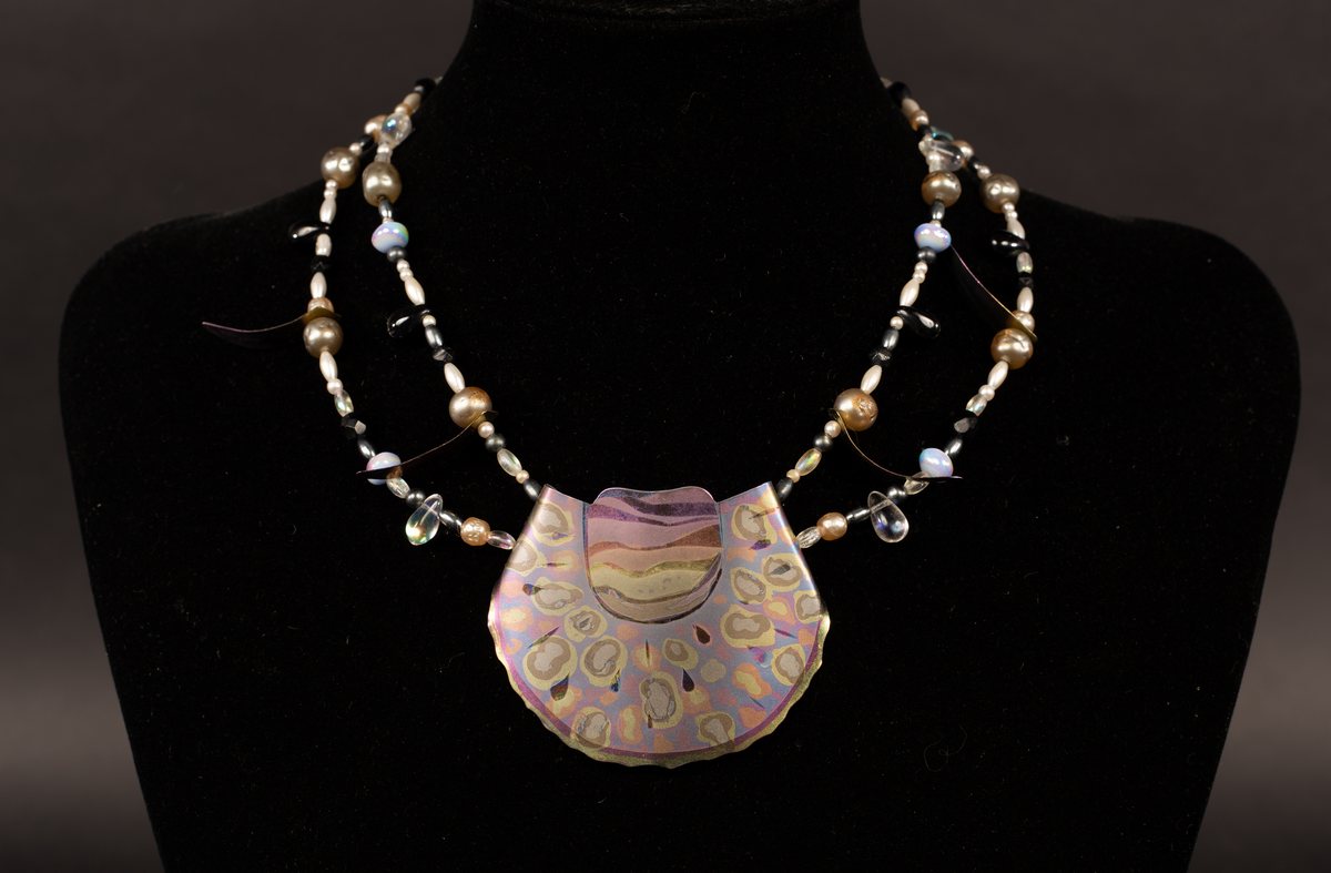 A jade bead bracelet, a similar necklace and three costume necklaces, etc. - Bild 3 aus 5