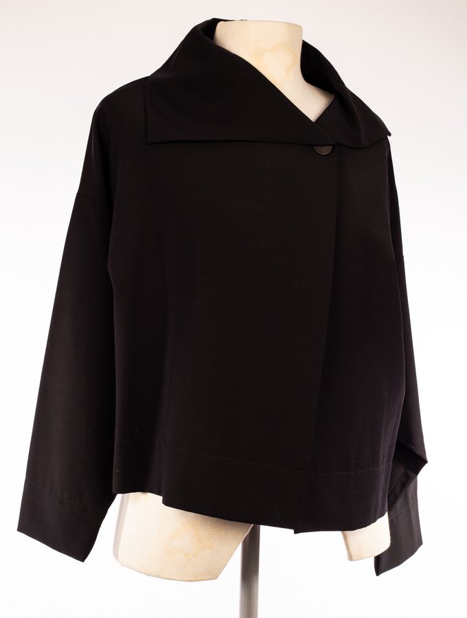 Sonja Marohn, a short black cotton jacket, - Bild 2 aus 2