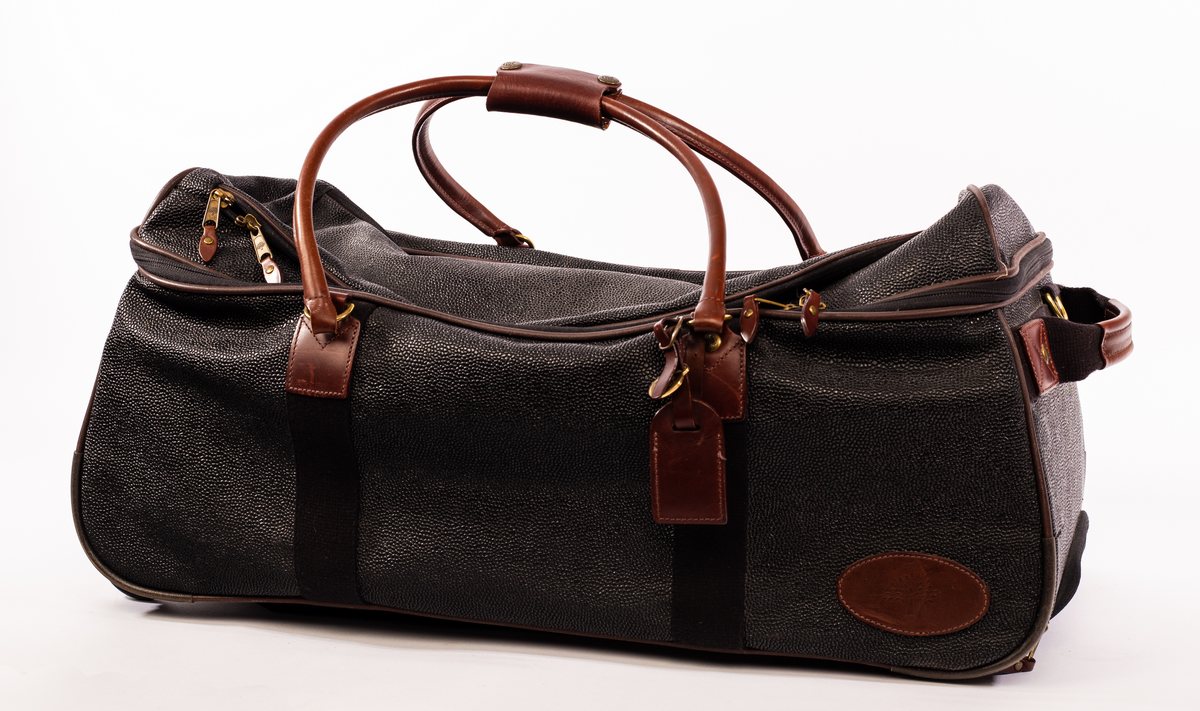 Mulberry, a black Scotchgrain travel bag with leather handles, pockets to exterior, luggage tag, - Image 2 of 2