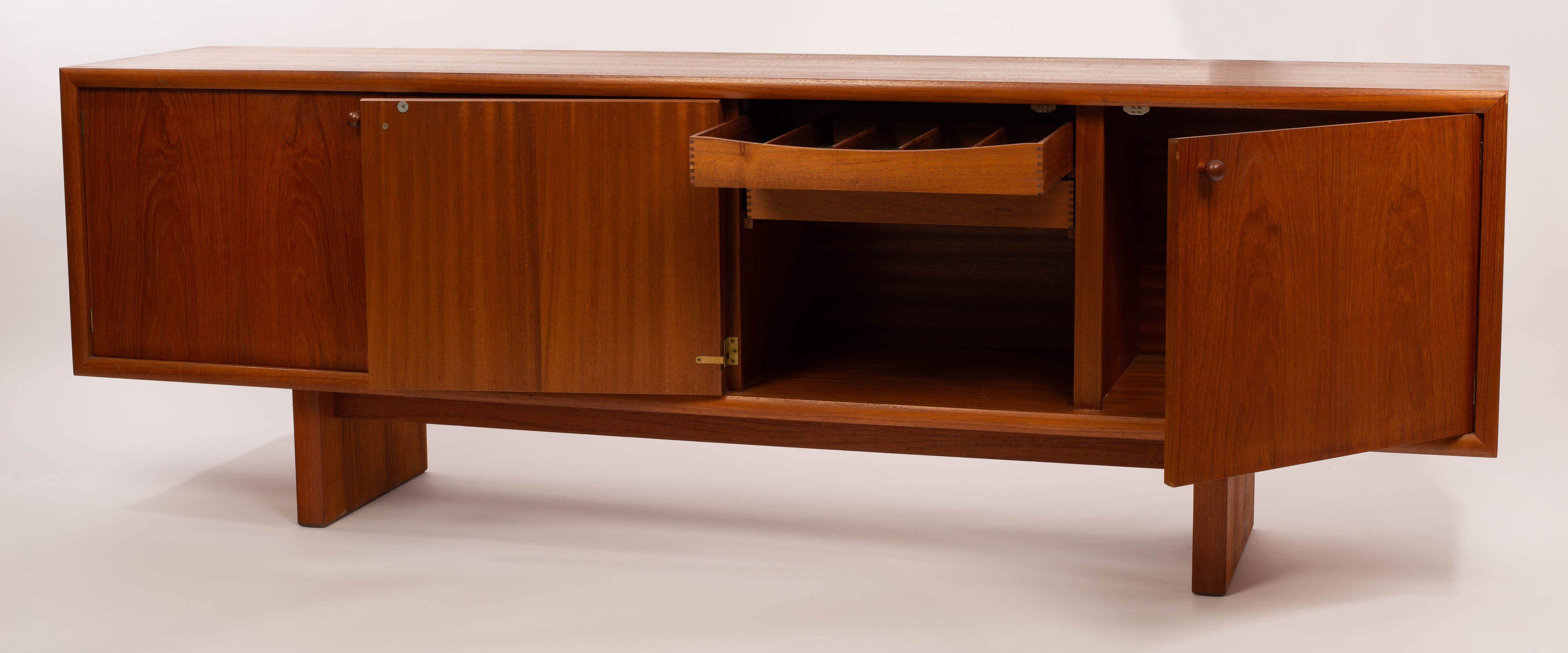Martin Hall for Gordon Russell, a Marlow teak sideboard, two cupboards with double doors, - Image 3 of 4