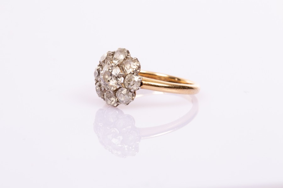 An Edwardian diamond cluster ring, - Bild 2 aus 2