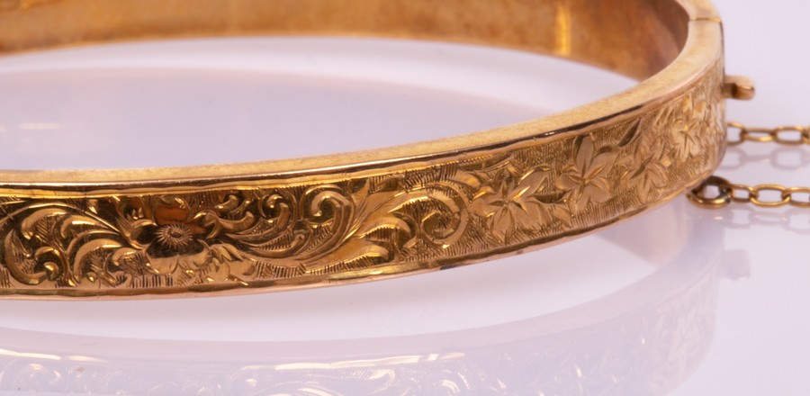 A 9ct yellow gold hinged bangle, one half engraved foliate decoration, internal size 5cm x 5. - Image 2 of 2