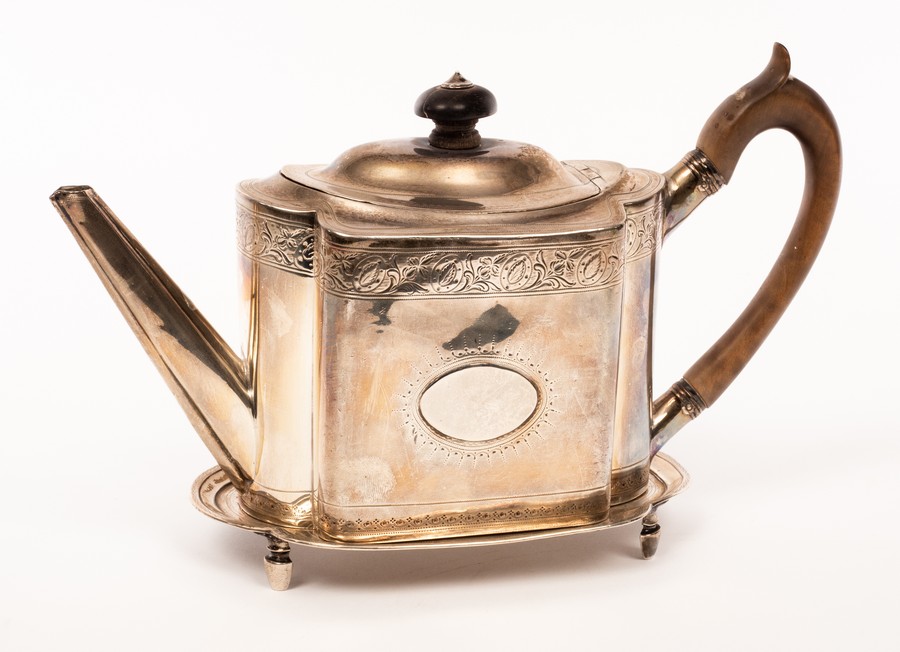 A George III silver teapot, James Mince, London 1795, with hinged cover,