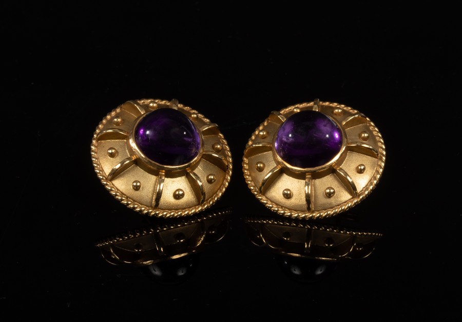 Kiki McDonough, a pair of amethyst and 18ct gold shield shaped earrings, - Bild 2 aus 2