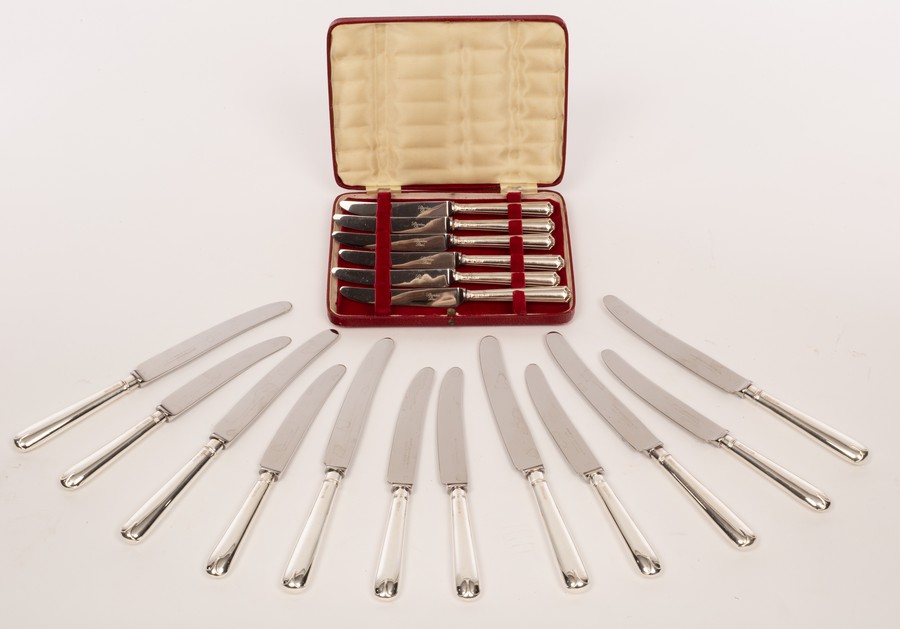 A set of six silver handled dinner knives and six matching dessert knives, Sheffield 1986,