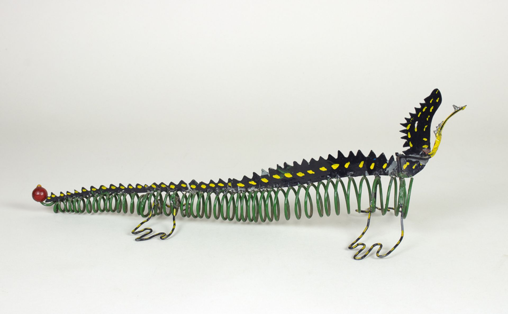 Brandt. Drache. Metallobjekt, lackiert. 14 : 43 : 15 cm