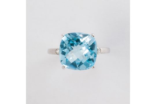 A blue topaz and fourteen karat white gold ring