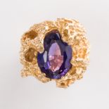 An amethyst and fourteen karat gold ring