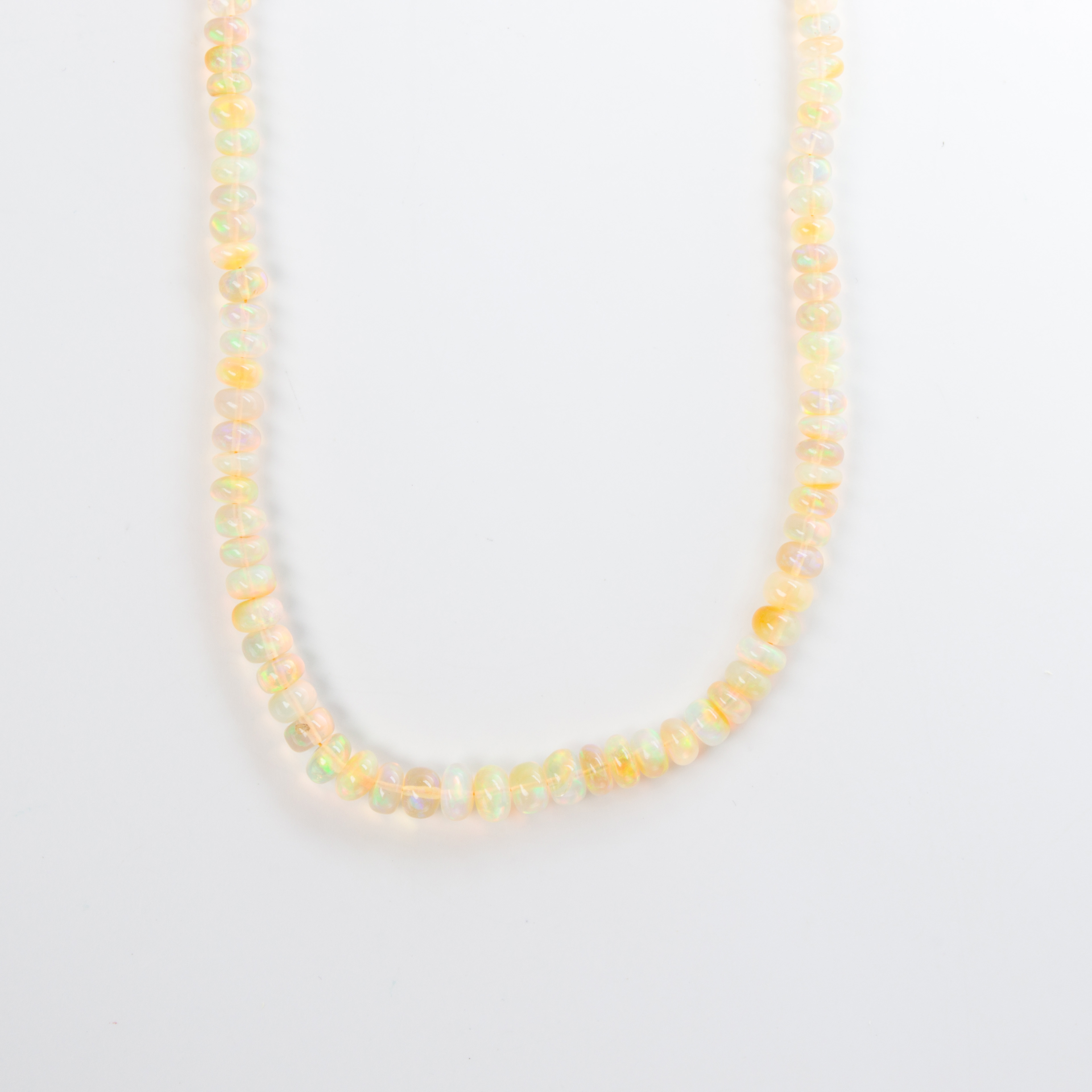 A jelly opal bead necklace - Image 2 of 2