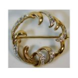 A 9ct gold brooch set with small diamonds 0.75in diameter, 2.6g