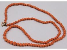 A Victorian graduated coral bead necklace 20in long 14.2g