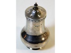 A Walker & Hall silver pepper pot, approx. 59.5g d