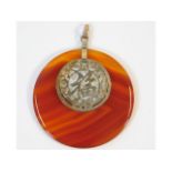 A Chinese agate style pendant 1.6in diameter 9.3g